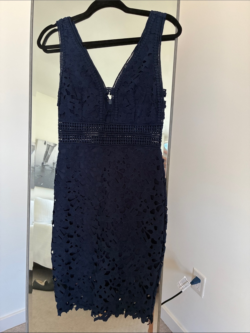 Navy Lace V-Neck Sleeveless Dress